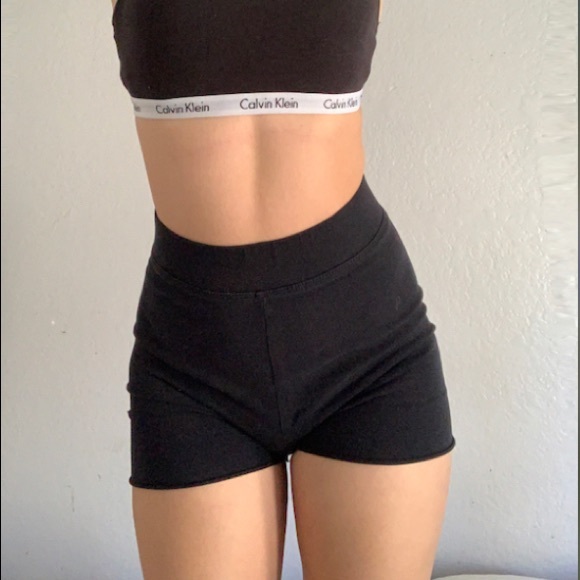 Black high waisted shorts - Picture 2 of 2